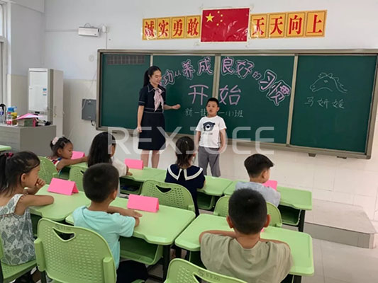  如何挑選滿意的學(xué)生課桌椅？